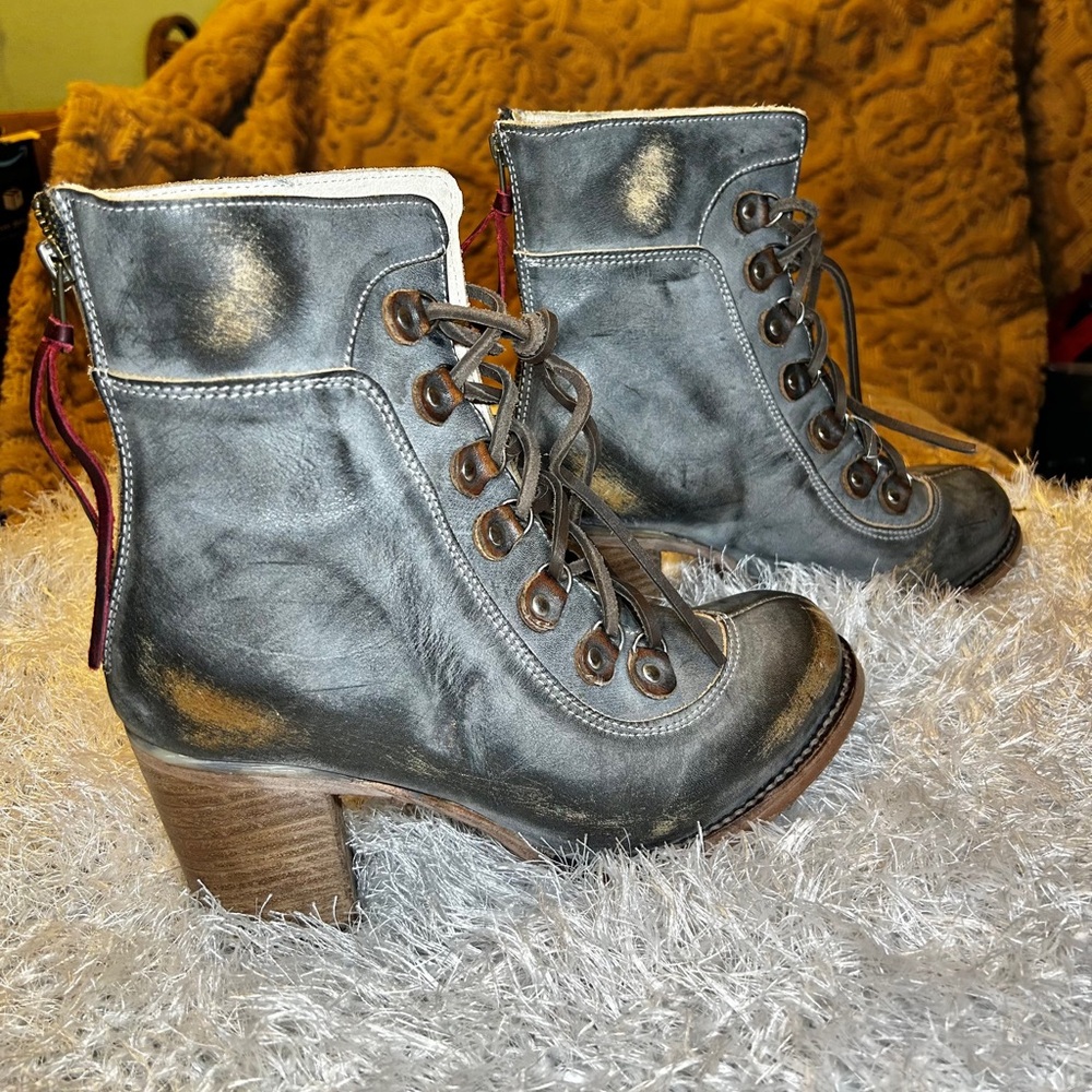 Freebird Stylish Gray Leather Ankle Boots - Picture 2 of 10